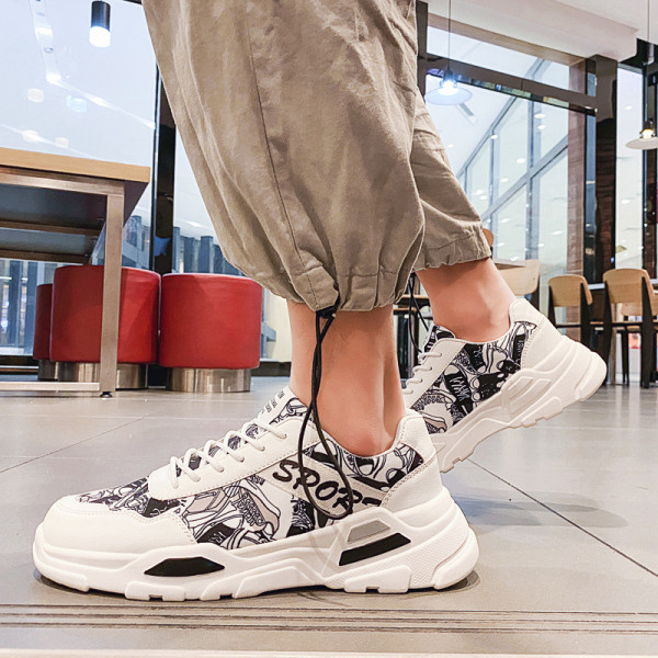 Нов модел бели мъжки маратонки от еко кожа с връзки и апликация 