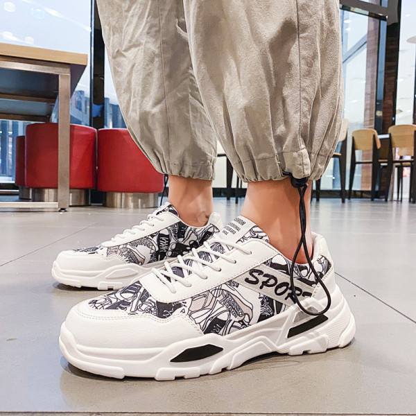 Нов модел бели мъжки маратонки от еко кожа с връзки и апликация 