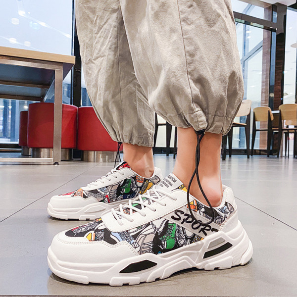 Нов модел бели мъжки маратонки от еко кожа с връзки и апликация 