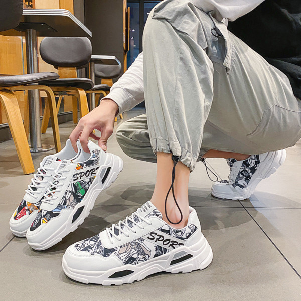 Нов модел бели мъжки маратонки от еко кожа с връзки и апликация 