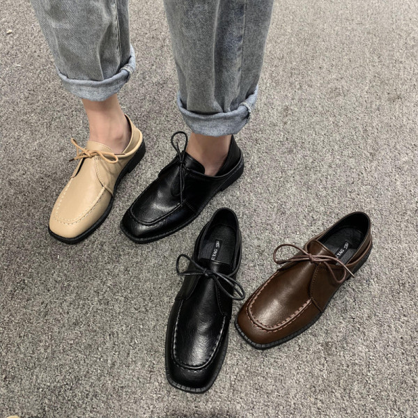 Дамски ежедневни обувки от еко кожа изчистен модел с връзки