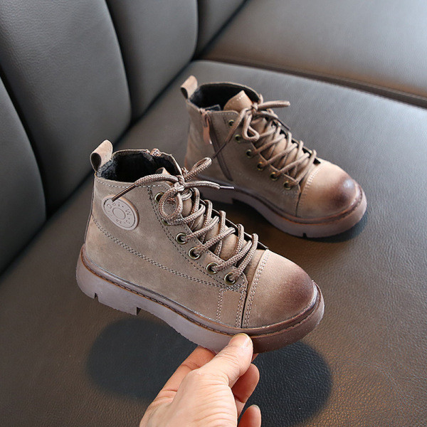 Aktuāli bērnu zābaki ar šņorēm zēniem