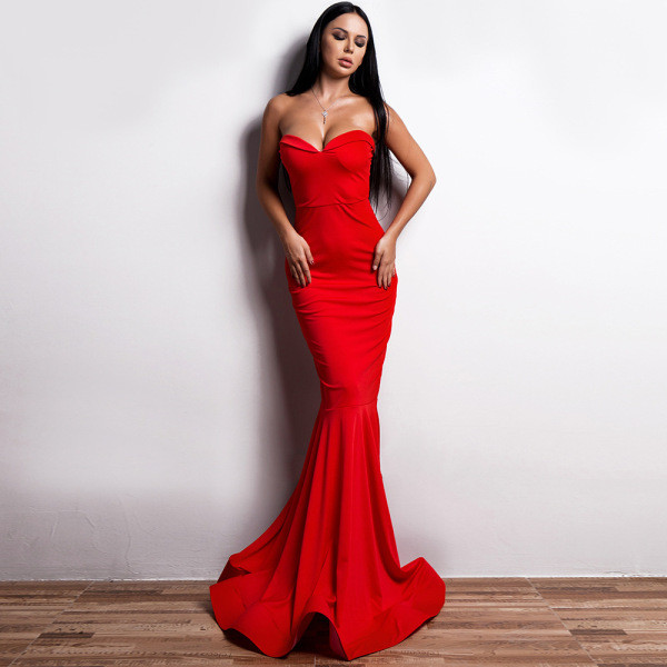 НОВО Дамска дълга стилна рокля с голи рамене