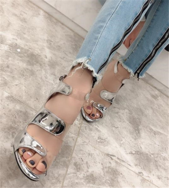 Нов модел дамски сандали с тънък ток от еко велур 