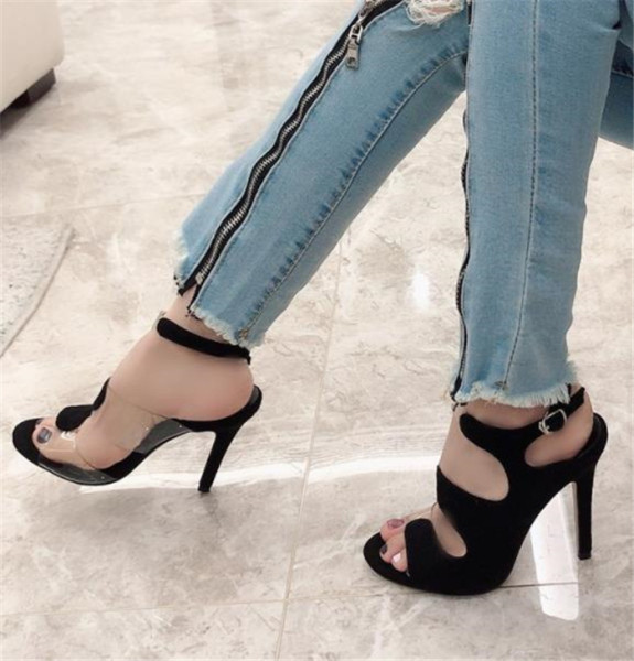 Нов модел дамски сандали с тънък ток от еко велур 