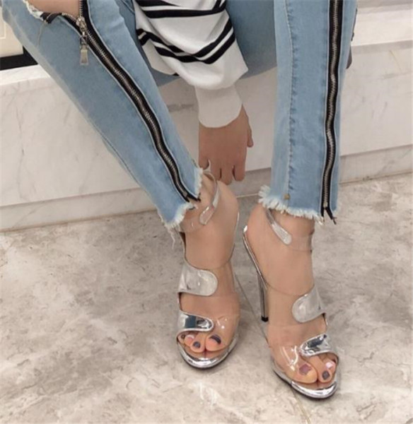 Нов модел дамски сандали с тънък ток от еко велур 