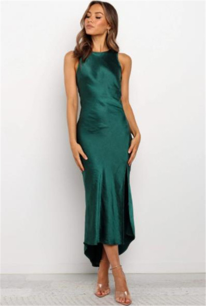 Модерна дамска рокля асиметричен модел с цепка в зелен цвят