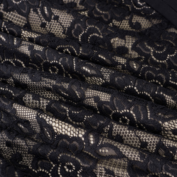 Елегантна дамска къса рокля с къс ръкав и дантела 