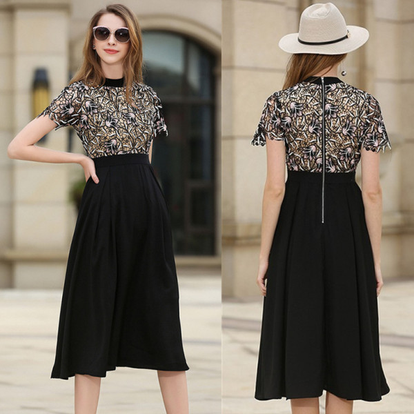 Стилна дамска рокля с висока яка и къс ръкав 