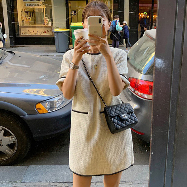 Стилна дамска рокля широк модел с къс ръкав 