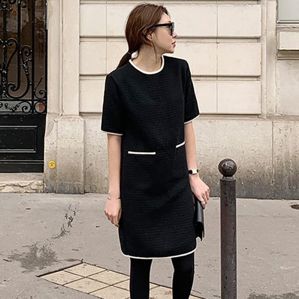 Стилна дамска рокля широк модел с къс ръкав 