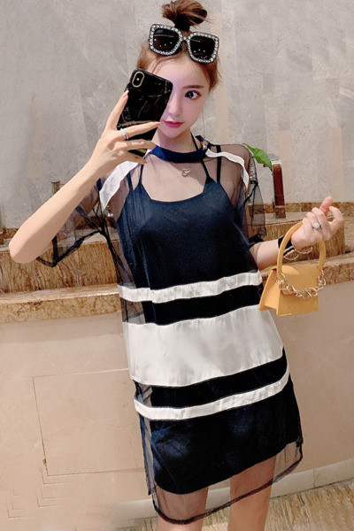 Нов модел къса дамска рокля с горна тюлена част