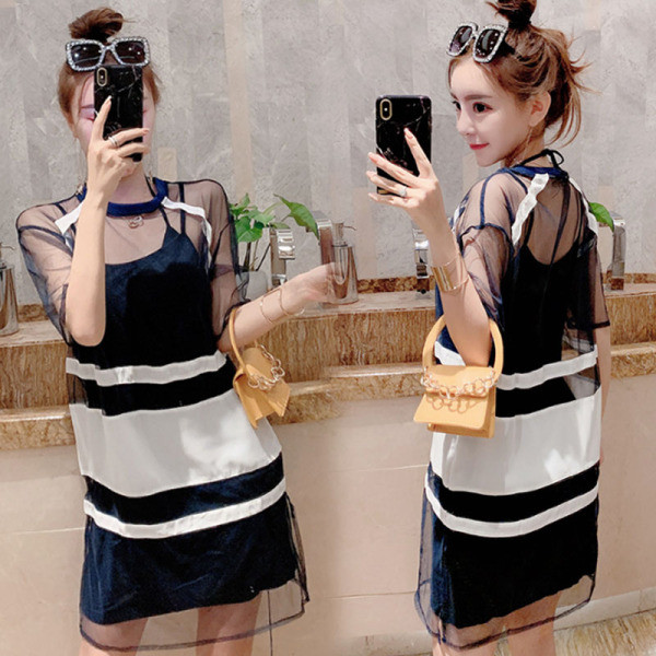 Нов модел къса дамска рокля с горна тюлена част