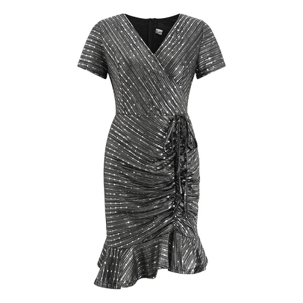 Rochie scurtă, cu decolteu în V și bucle