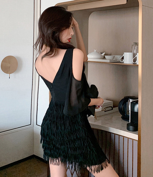 Модерна къса черна рокля с тюл и ресни