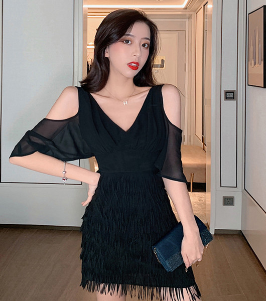 Модерна къса черна рокля с тюл и ресни