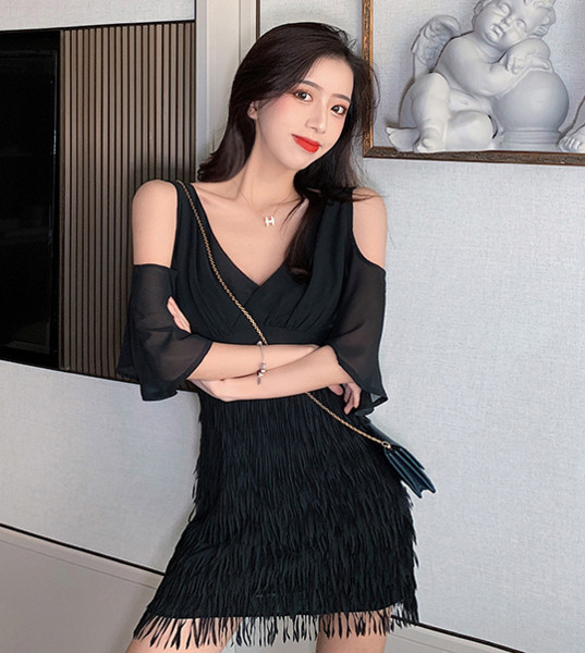 Модерна къса черна рокля с тюл и ресни