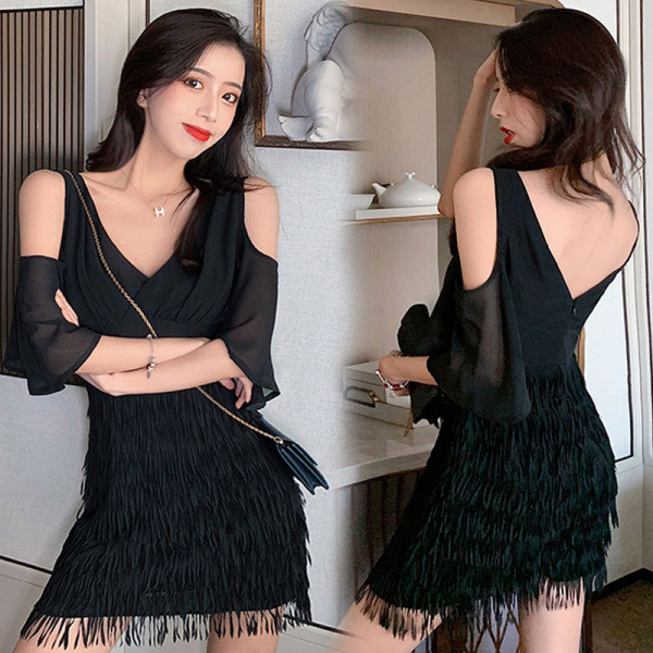 Модерна къса черна рокля с тюл и ресни