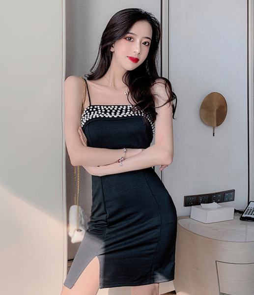 Къса вталена рокля с цепка и декорация - перли