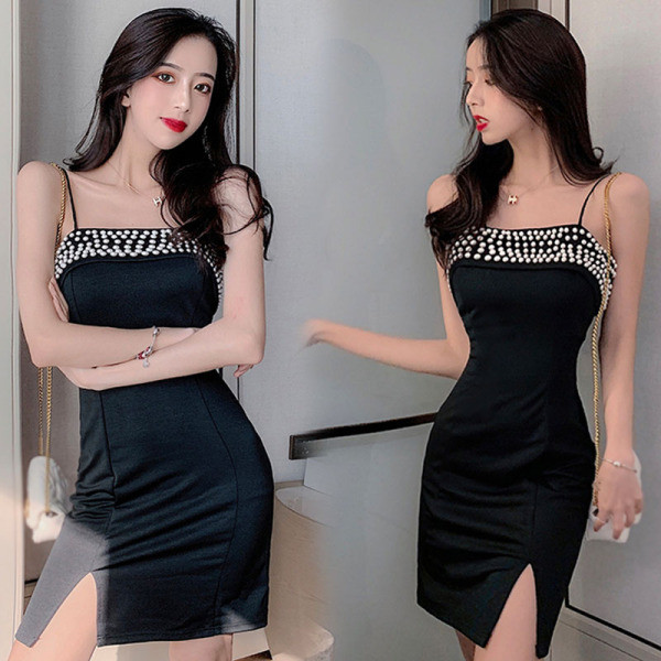 Къса вталена рокля с цепка и декорация - перли