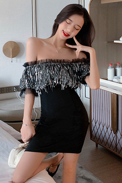 Нов модел къса вталена рокля с тюл и пайети