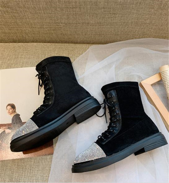 Ежедневни дамски боти с равна подметка и камъни 