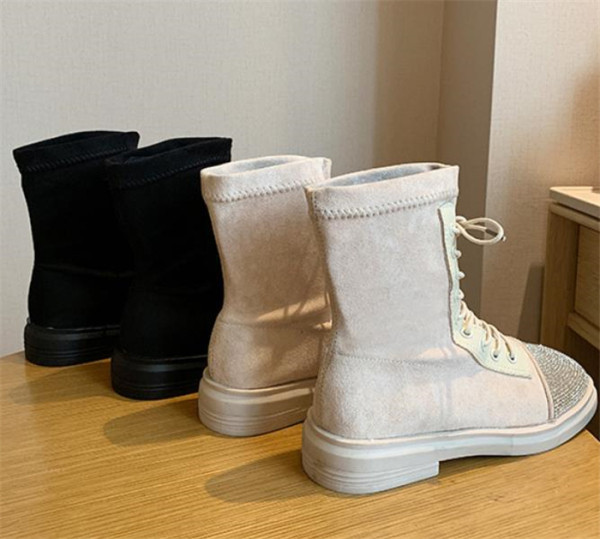 Ежедневни дамски боти с равна подметка и камъни 