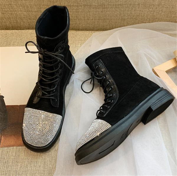 Ежедневни дамски боти с равна подметка и камъни 