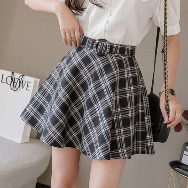 Карирана къса пола разкроен модел с колан и висока талия