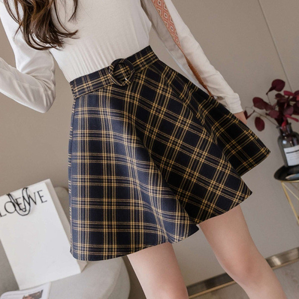 Карирана къса пола разкроен модел с колан и висока талия