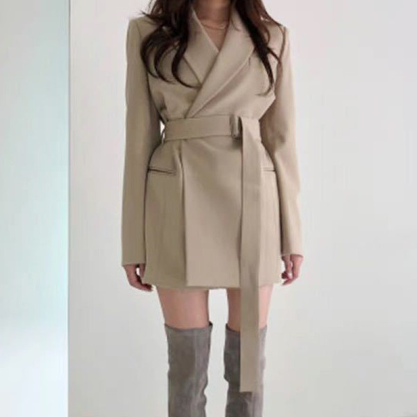 Дамско  стилно сако тип рокля с колан на талията и шпиц деколте 