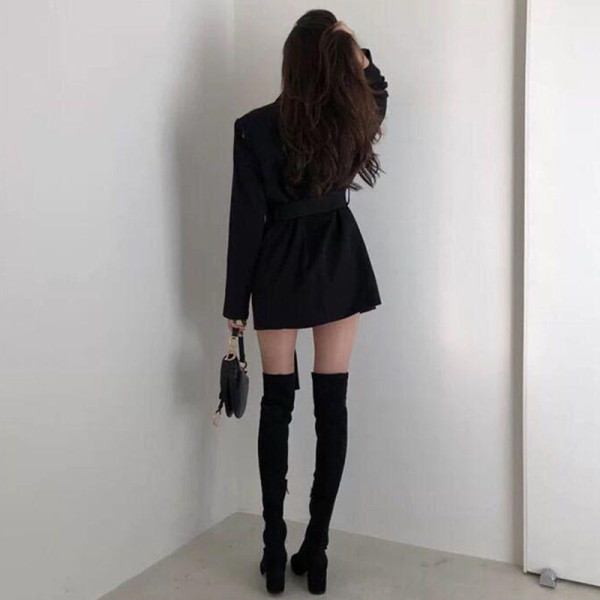 Дамско  стилно сако тип рокля с колан на талията и шпиц деколте 