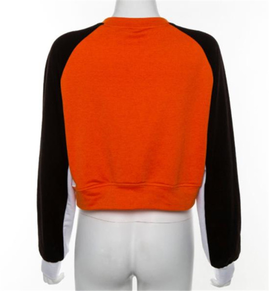 Ежедневна дамска блуза с овално  деколте и дълъг ръкав 