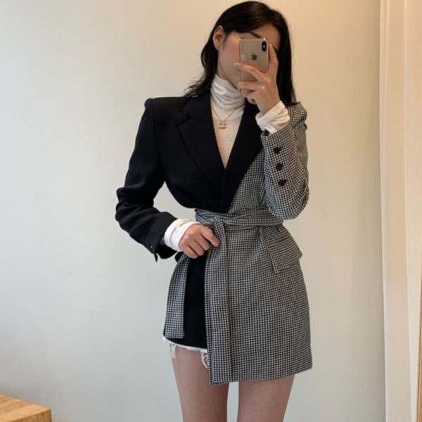 Дамско сако с шпиц деколте асиметричен модел с колан на талията 