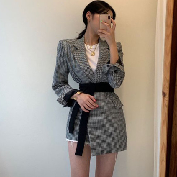 Дамско сако с шпиц деколте асиметричен модел с колан на талията 