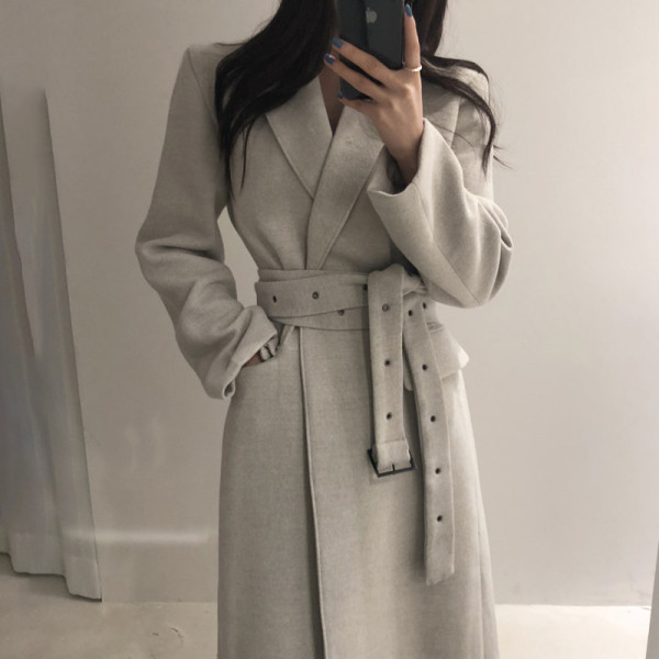 Palton elegant de dama cu centura in talie si decolteu spitz - model lung