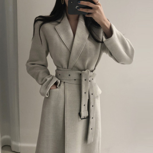 Palton elegant de dama cu centura in talie si decolteu spitz - model lung