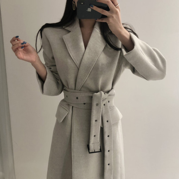 Palton elegant de dama cu centura in talie si decolteu spitz - model lung