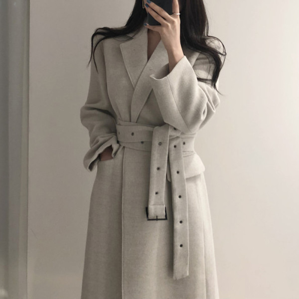 Palton elegant de dama cu centura in talie si decolteu spitz - model lung