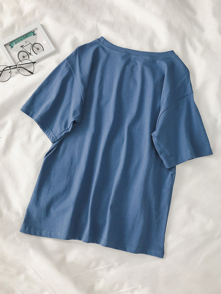 Tricou casual dama cu decolteu oval si aplicatie colorata