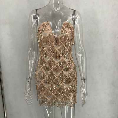 Елегантна дамска къса рокля без презрамки с дълбоко деколте и пайети