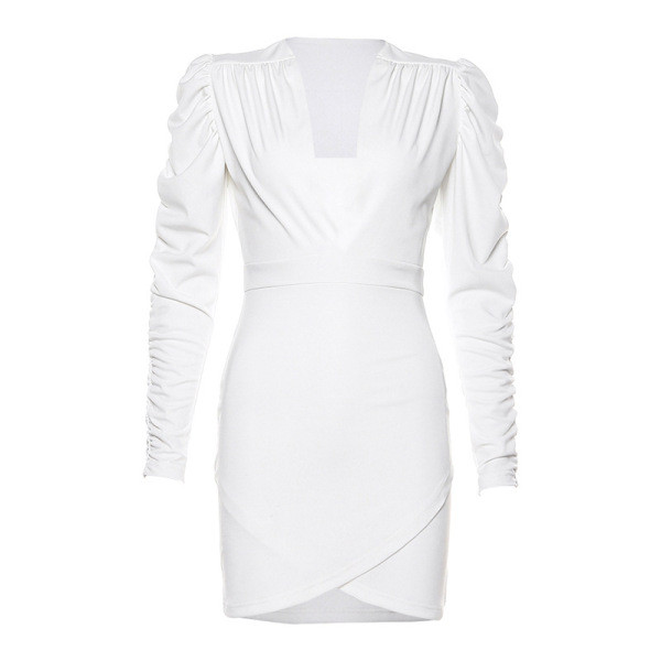 Модерна дамска къса бяла рокля с дълбоко деколте и дълъг ръкав 
