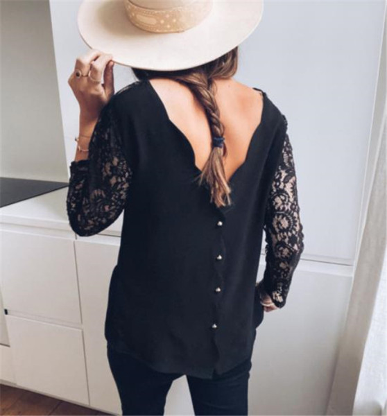 Стилна дамска риза с шпиц деколте и дантелени ръкави в черен цвят