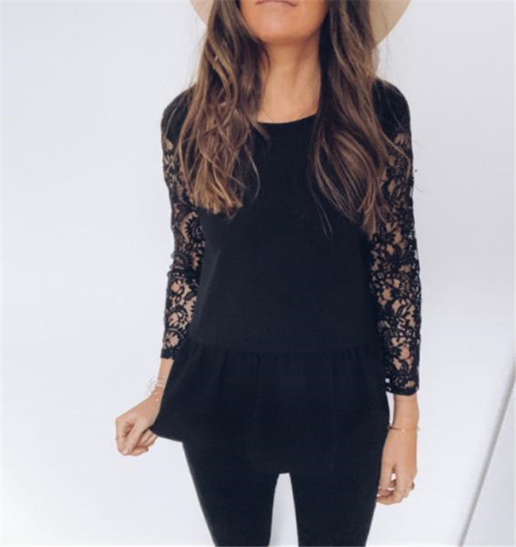 Стилна дамска риза с шпиц деколте и дантелени ръкави в черен цвят