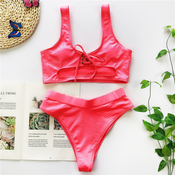 Нов модел бански костюм от две части с изрязана част и връзки