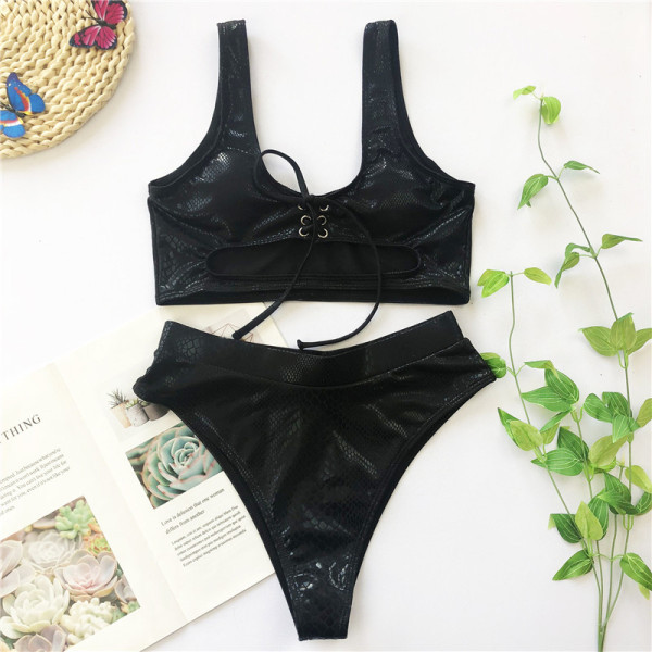 Нов модел бански костюм от две части с изрязана част и връзки