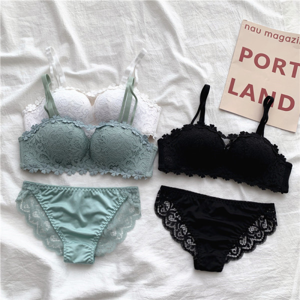 Нов модел дамски комплект от дантелен сутиен и бикини