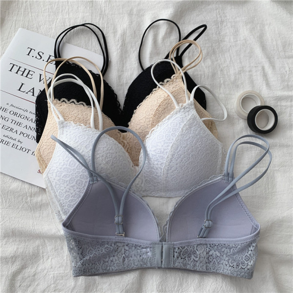 Дамски дантелен комплект от сутиен и бикини