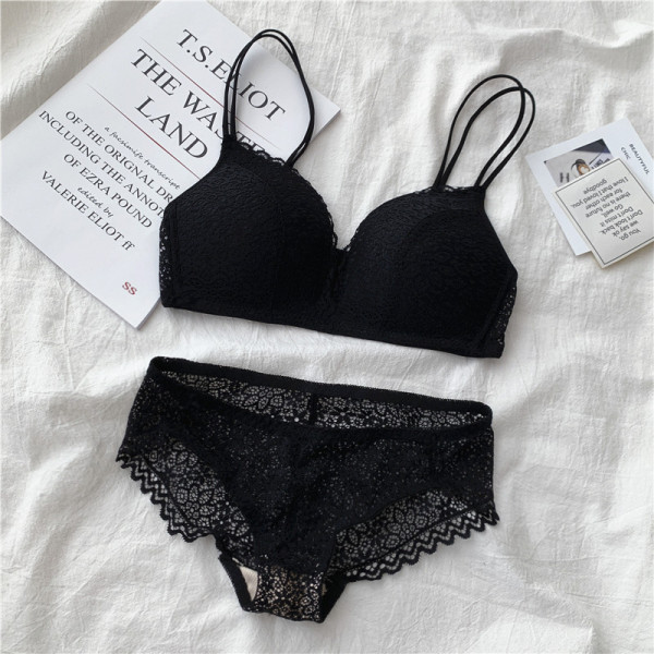 Дамски дантелен комплект от сутиен и бикини