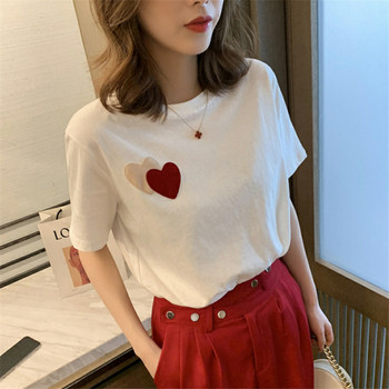 Μοντέρνο γυναικείο T-shirt με κοντό μανίκι και τύπωμα καρδιάς